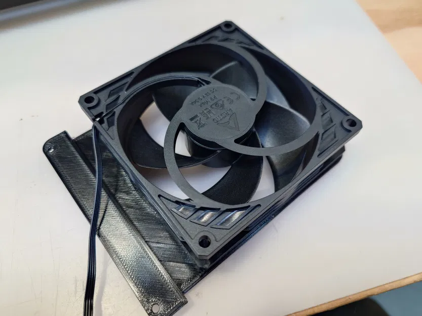 Ngàm gắn quạt trước cho vỏ máy Ncase M2 Grater - Image 1