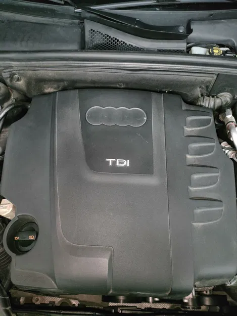 Logo Audi gắn nắp máy cho xe Audi A4 B8 - Image 3