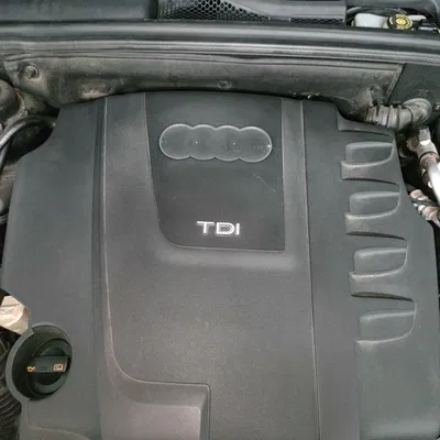 Logo Audi gắn nắp máy cho xe Audi A4 B8