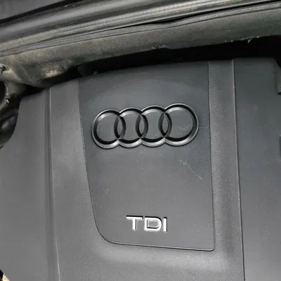 Logo Audi gắn nắp máy cho xe Audi A4 B8