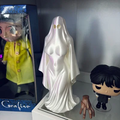 Vẻ Đẹp Ma Mị – Tượng Nữ Hồn Ma