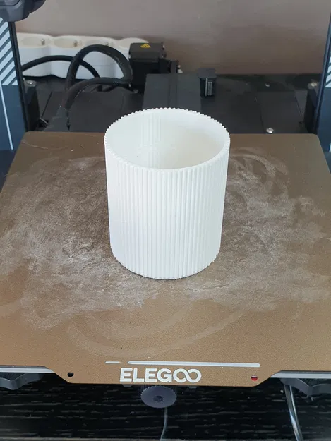 Chậu hoa, bình hoa hoặc ống cắm bút thiết kế rãnh độc đáo - Image 4