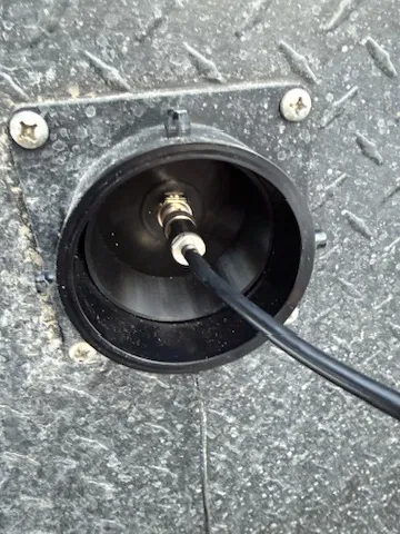 Tấm nắp đậy tích hợp cổng BNC cho Hiker Trailer (Hamradio) - Image 1