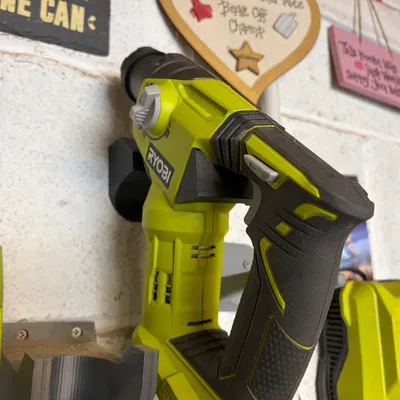 Giá treo máy khoan Ryobi R18SDS