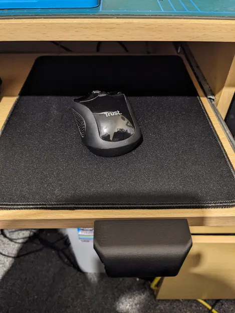 Tay cầm cho khay bàn phím trượt trên bàn làm việc - Image 1