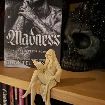 Mô hình trang trí The BookBabe - Cô gái đọc sách in 3D