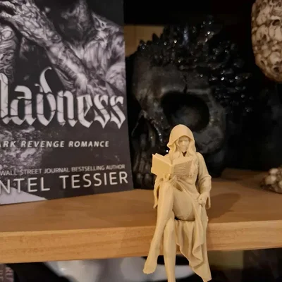 Mô hình trang trí The BookBabe - Cô gái đọc sách in 3D