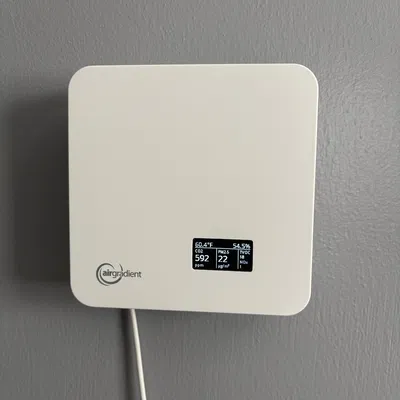 Giá treo tường cho AirGradient ONE