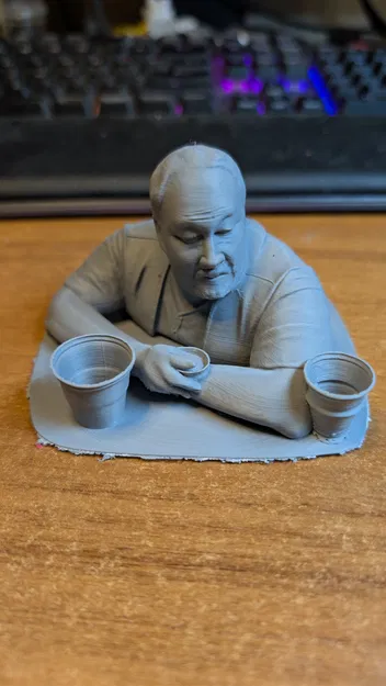 Mô hình 3D người đàn ông ngồi quầy bar trang trí bàn làm việc - Image 1