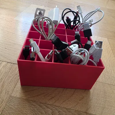 Hộp lưu trữ 5x5 đa năng: Giải pháp sắp xếp dây cáp và phụ kiện