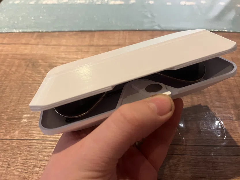 Hộp đựng kính đóng mở bằng nam châm - Image 1