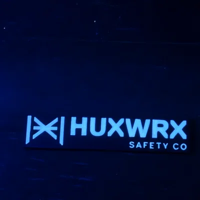 Bảng hiệu treo tường HUXWRX Safety Co 3D - Thiết kế trang trí