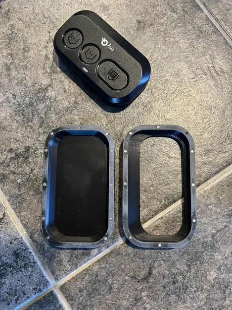 Giá treo tường cho điều khiển cửa cuốn myQ Model L993M - Image 2