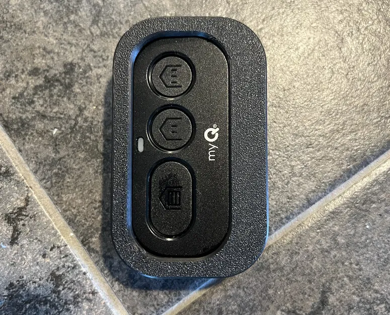 Giá treo tường cho điều khiển cửa cuốn myQ Model L993M - Image 3