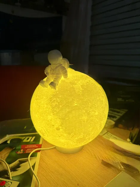 Đèn ngủ phi hành gia ngồi trên mặt trăng trang trí 3D ấn tượng - Image 9