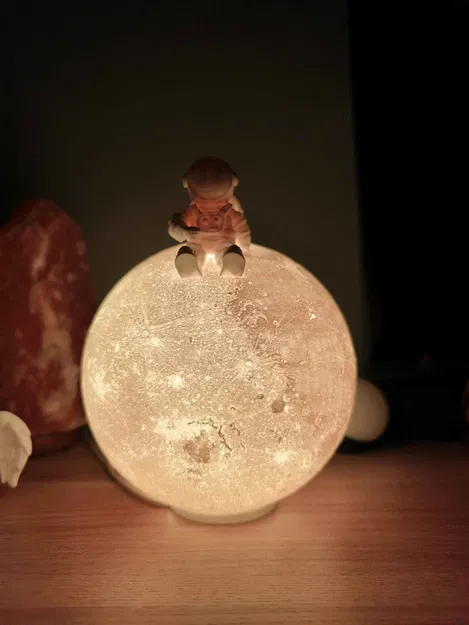 Đèn ngủ phi hành gia ngồi trên mặt trăng trang trí 3D ấn tượng - Image 11