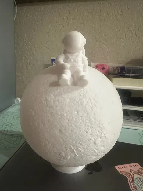 Đèn ngủ phi hành gia ngồi trên mặt trăng trang trí 3D ấn tượng - Image 13