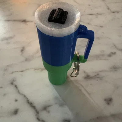 Móc khóa đựng son dưỡng kiểu Yeti xinh xắn (Small ChapStick Holder)