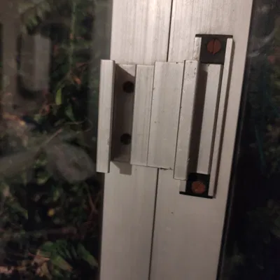 Khóa cửa sổ lùa dạng kẹp - Sliding window lock