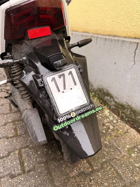 Giá gắn biển số cho xe điện 45km/h - Image 1