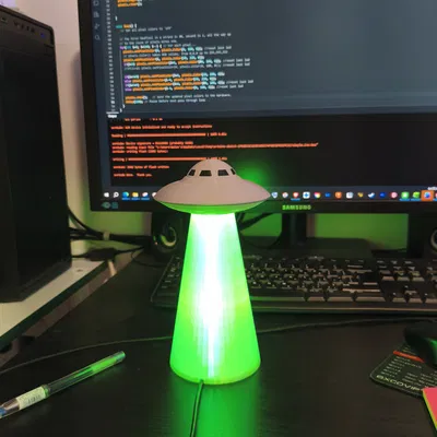 Đèn trang trí hình UFO độc đáo