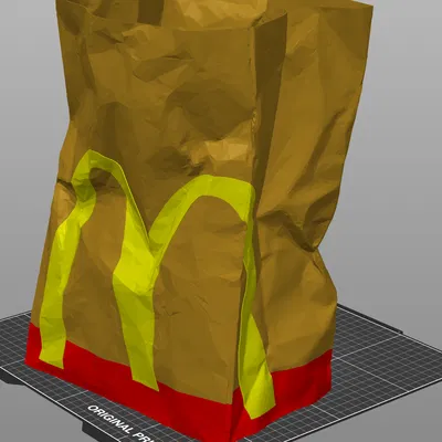 Bình hoa lấy cảm hứng từ túi giấy McDonald's