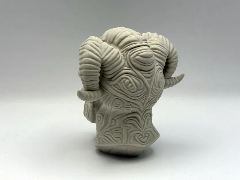 Tượng Bán Thân Cổ Đại Horned Guardian - Image 3