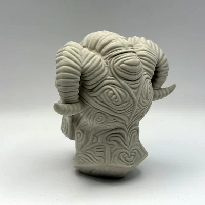 Tượng Bán Thân Cổ Đại Horned Guardian