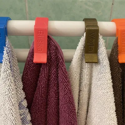 Móc treo khăn cho thanh sưởi có cá nhân hóa tên