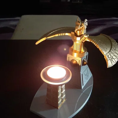 Chân đế nến Goa'uld với tượng thần Horus - Mô hình trang trí 3D độc đáo