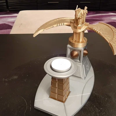 Chân đế nến Goa'uld với tượng thần Horus - Mô hình trang trí 3D độc đáo