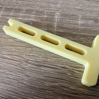 Dụng cụ hỗ trợ khóa T-Clip cho bảng IKEA Skadis