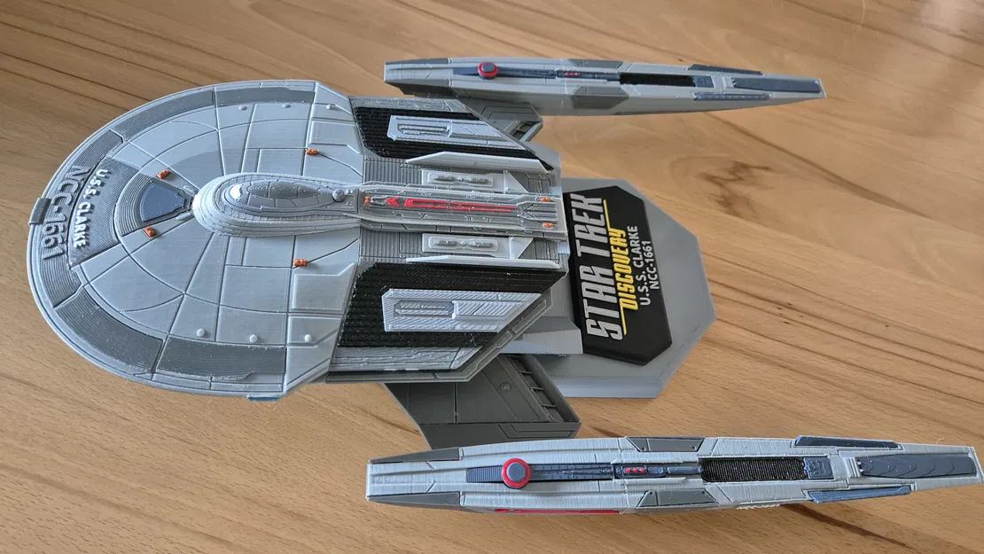 Mô hình tàu vũ trụ Star Trek U.S.S. CLARKE - Image 1