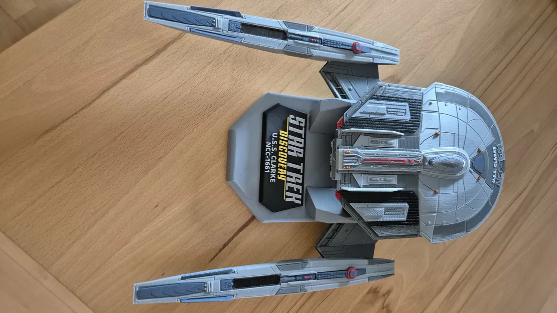 Mô hình tàu vũ trụ Star Trek U.S.S. CLARKE - Image 3