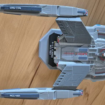 Mô hình tàu vũ trụ Star Trek U.S.S. CLARKE