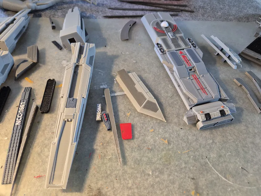 Mô hình tàu vũ trụ Star Trek U.S.S. CLARKE - Image 8