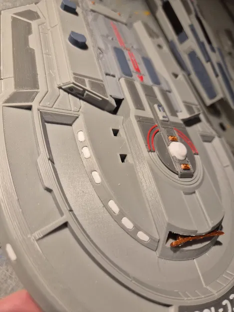 Mô hình tàu vũ trụ Star Trek U.S.S. CLARKE - Image 12