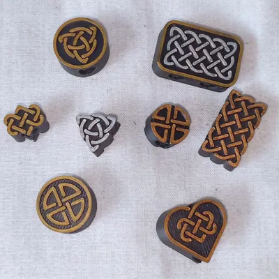 Hạt xỏ dây áo hoodie họa tiết Celtic