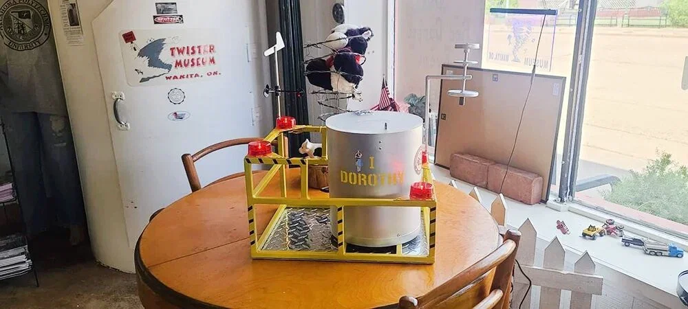 Thiết bị khí tượng Dorothy từ phim Twister (1996) và Twisters (2024) - Image 4