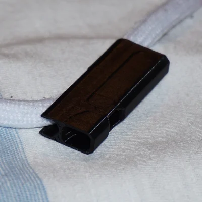 Còi cứu hộ 3D tích hợp dây rút áo hoodie siêu tiện lợi 5