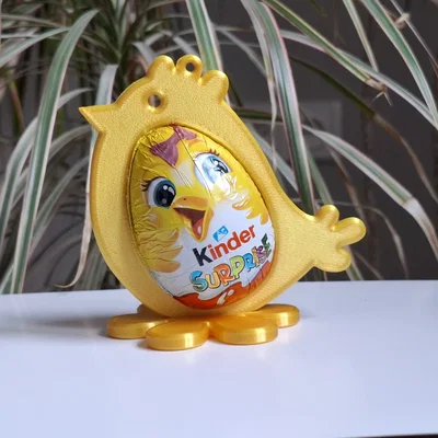 Mô hình chú gà con đựng trứng Kinder Surprise