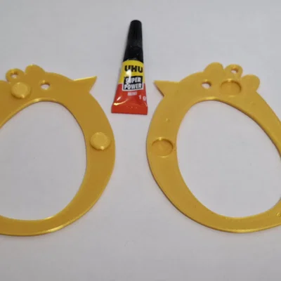 Mô hình chú gà con đựng trứng Kinder Surprise
