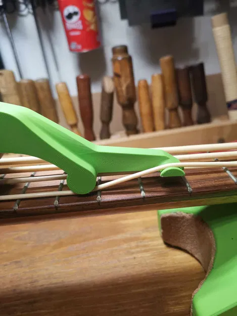 Dụng cụ làm giãn dây đàn (Guitar String Stretcher) - Image 1