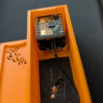 Vỏ bảo vệ SeeedStudio XIAO C3 và cảm biến mmWave tĩnh