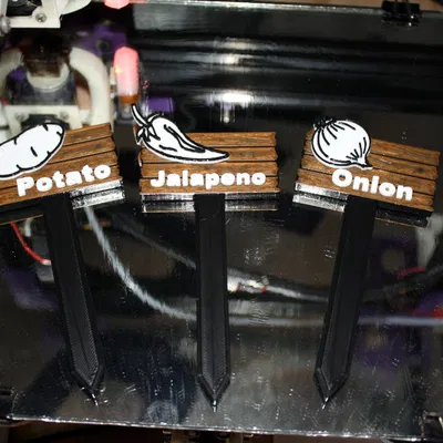 Bảng tên và cọc cắm cho vườn rau