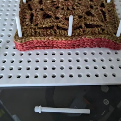 Các trụ cắm cải tiến cho bảng chặn Crochet Granny Block in 3D