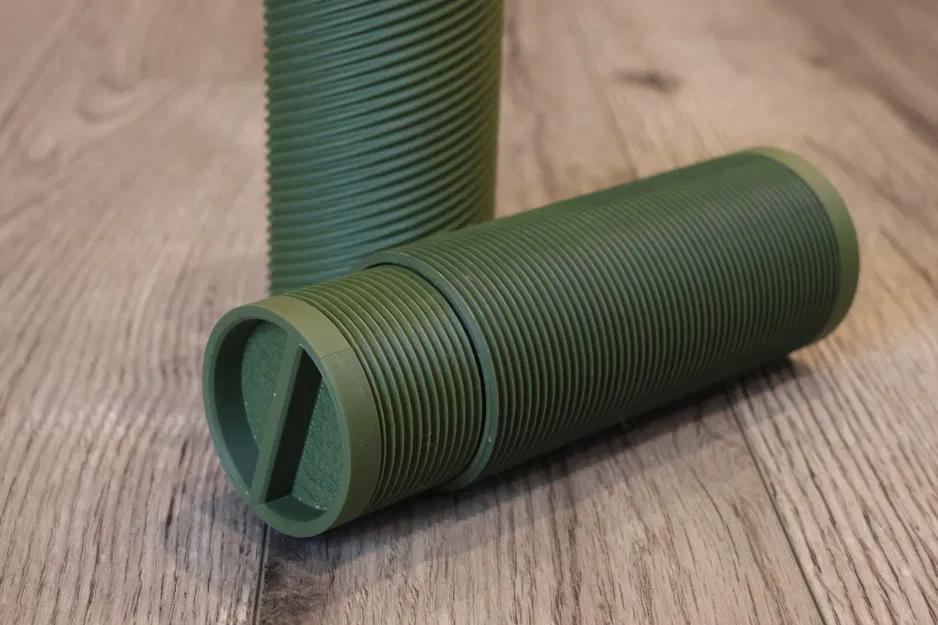 Annoying Gift Tube - Ống đựng quà "gây ức chế" - Image 1