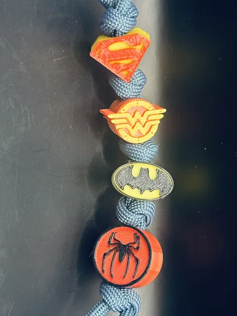 Bộ sưu tập hạt charm siêu anh hùng 3D cho dây paracord - Image 1