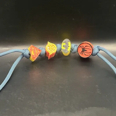 Bộ sưu tập hạt charm siêu anh hùng 3D cho dây paracord