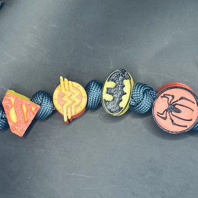 Bộ sưu tập hạt charm siêu anh hùng 3D cho dây paracord